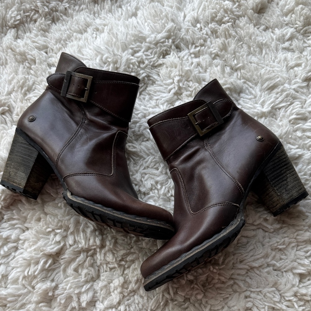 Neosens‎ Leather Booties